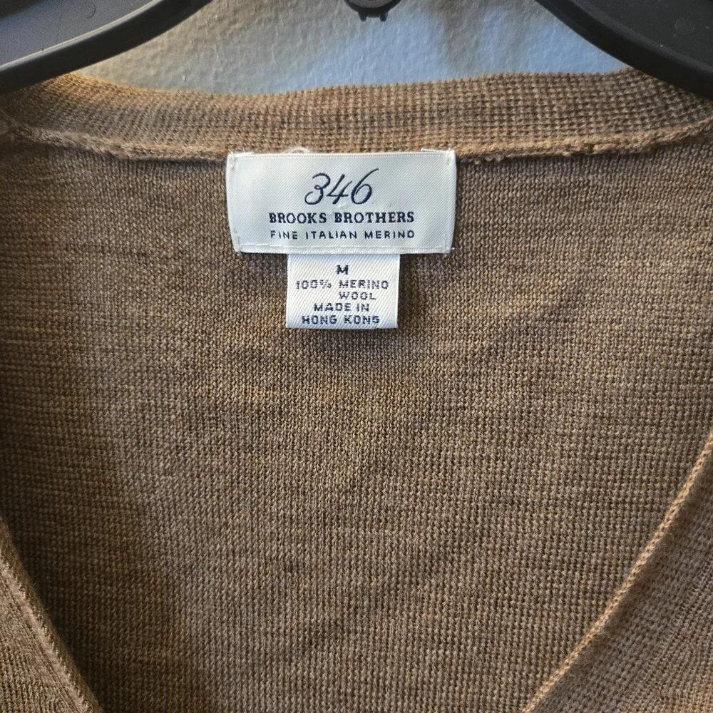 Brooks Brothers Womens 100% Fine Italian Merino Wool Button Cardigan Size M Tan - Picture 2 of 4